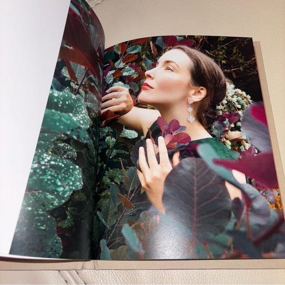 Van Cleef & Arpels Hard-Covered Book New Coffee Table Catalog Magazine - Picture 6 of 12